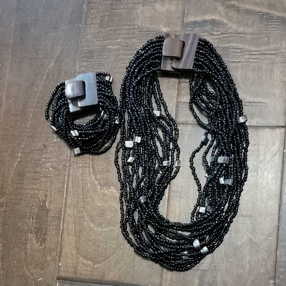 JTV Beaded Necklace And Stretch Bracelet. Necklace 18 Inches.